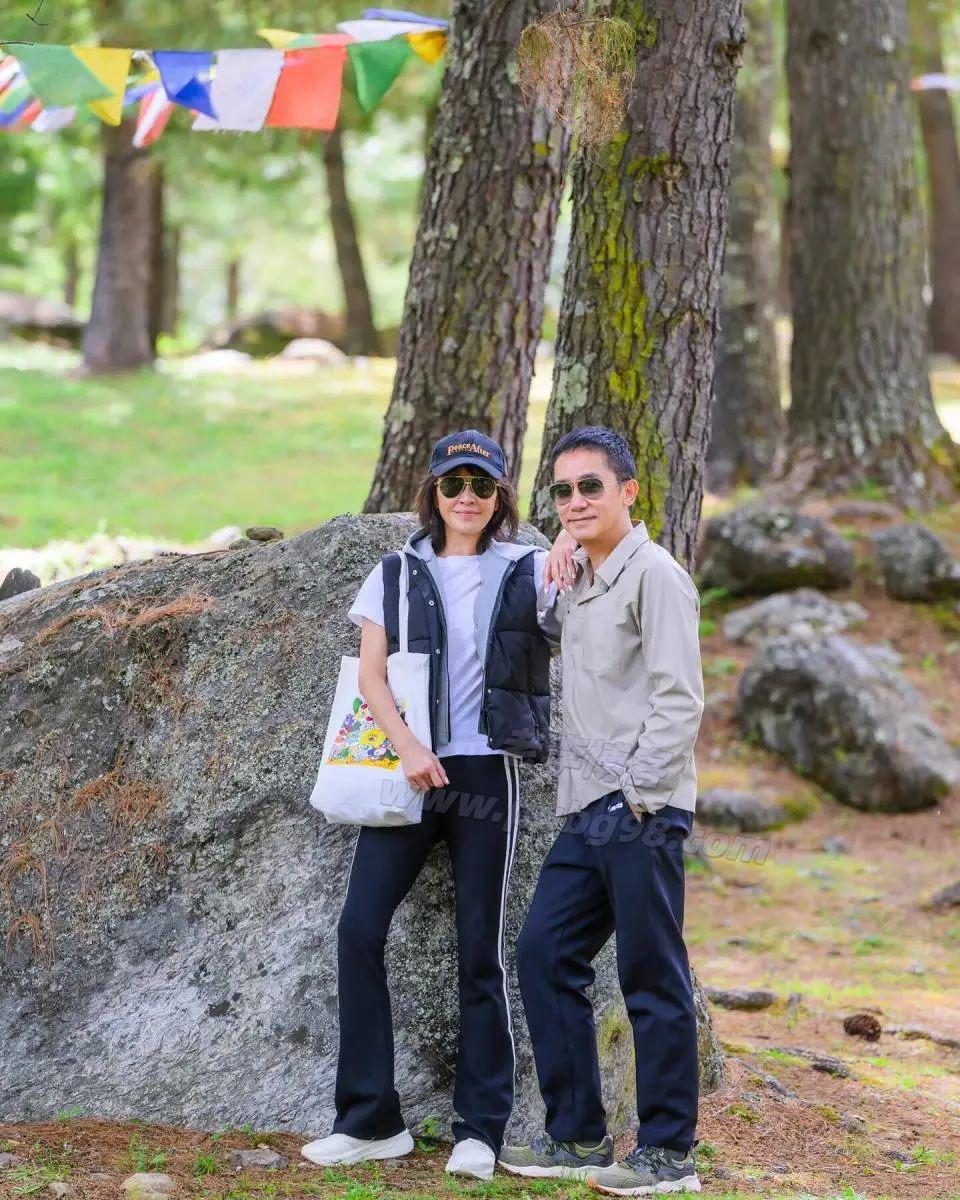 刘嘉玲 梁朝伟刘嘉玲结婚16年重回不丹庆祝，摘下2500万婚戒合照返璞归真_老李博客