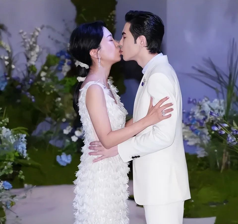 萧敬腾林有慧婚礼现场狂秀恩爱，婚戒曝光逾千万台币，称再不办就老了